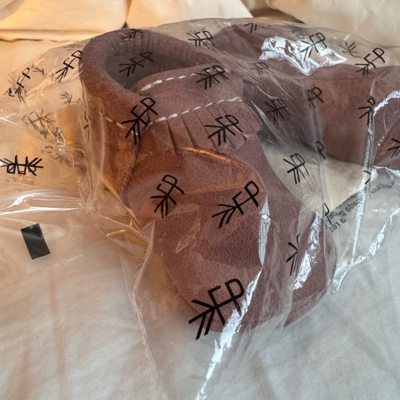 New Freshly Picked City Mocc Red Rocks Baby Shoes size 3 - Picture 4 of 4